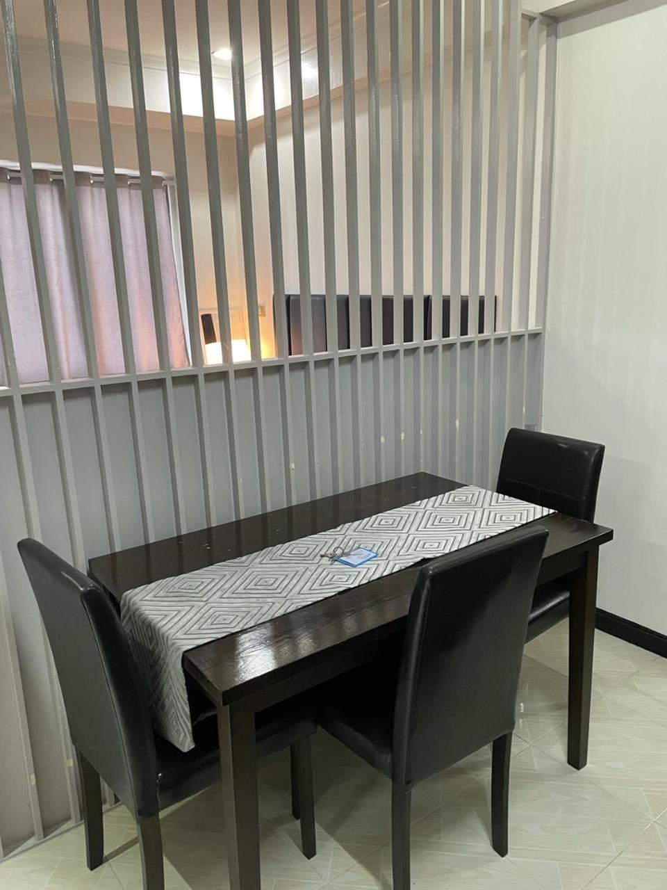 Cozy 2-Bedroom At South Of Market Soma Bgc Near Sm Aura, Market! Market! & Bonifacio High Street Taguig Kültér fotó