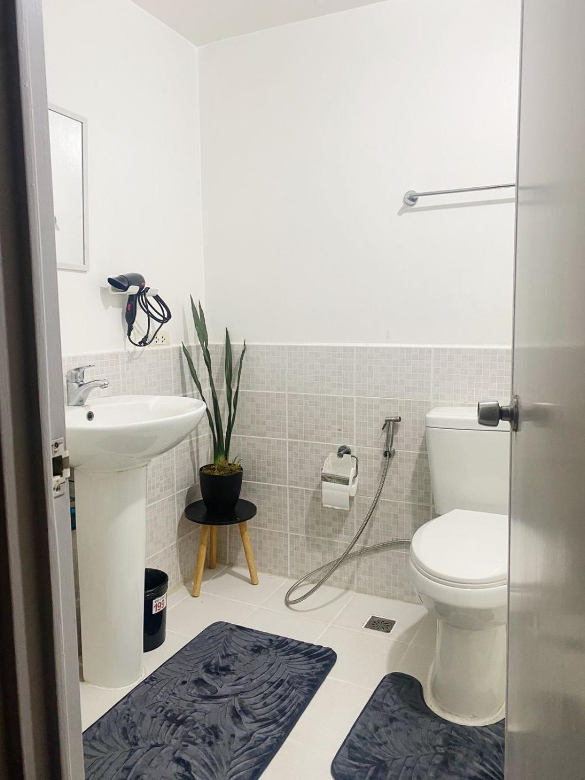 Cozy 2-Bedroom At South Of Market Soma Bgc Near Sm Aura, Market! Market! & Bonifacio High Street Taguig Kültér fotó