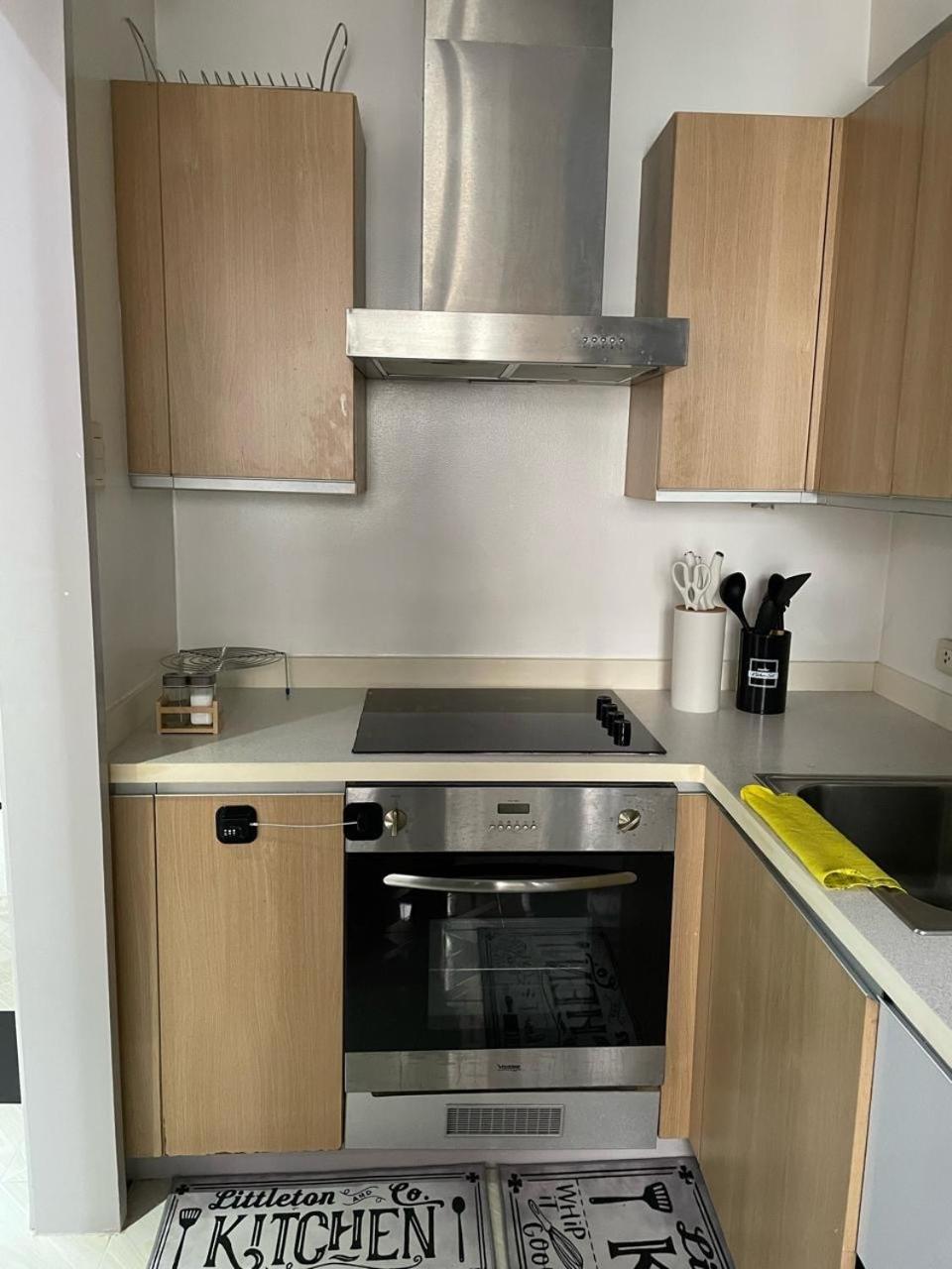 Cozy 2-Bedroom At South Of Market Soma Bgc Near Sm Aura, Market! Market! & Bonifacio High Street Taguig Kültér fotó