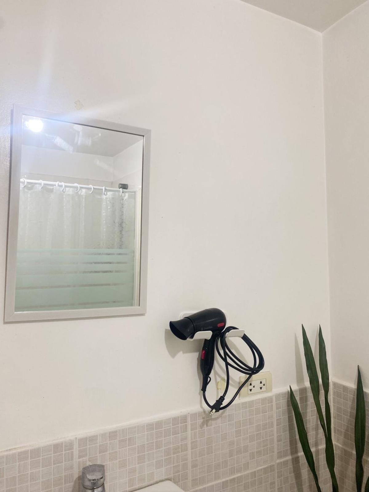 Cozy 2-Bedroom At South Of Market Soma Bgc Near Sm Aura, Market! Market! & Bonifacio High Street Taguig Kültér fotó