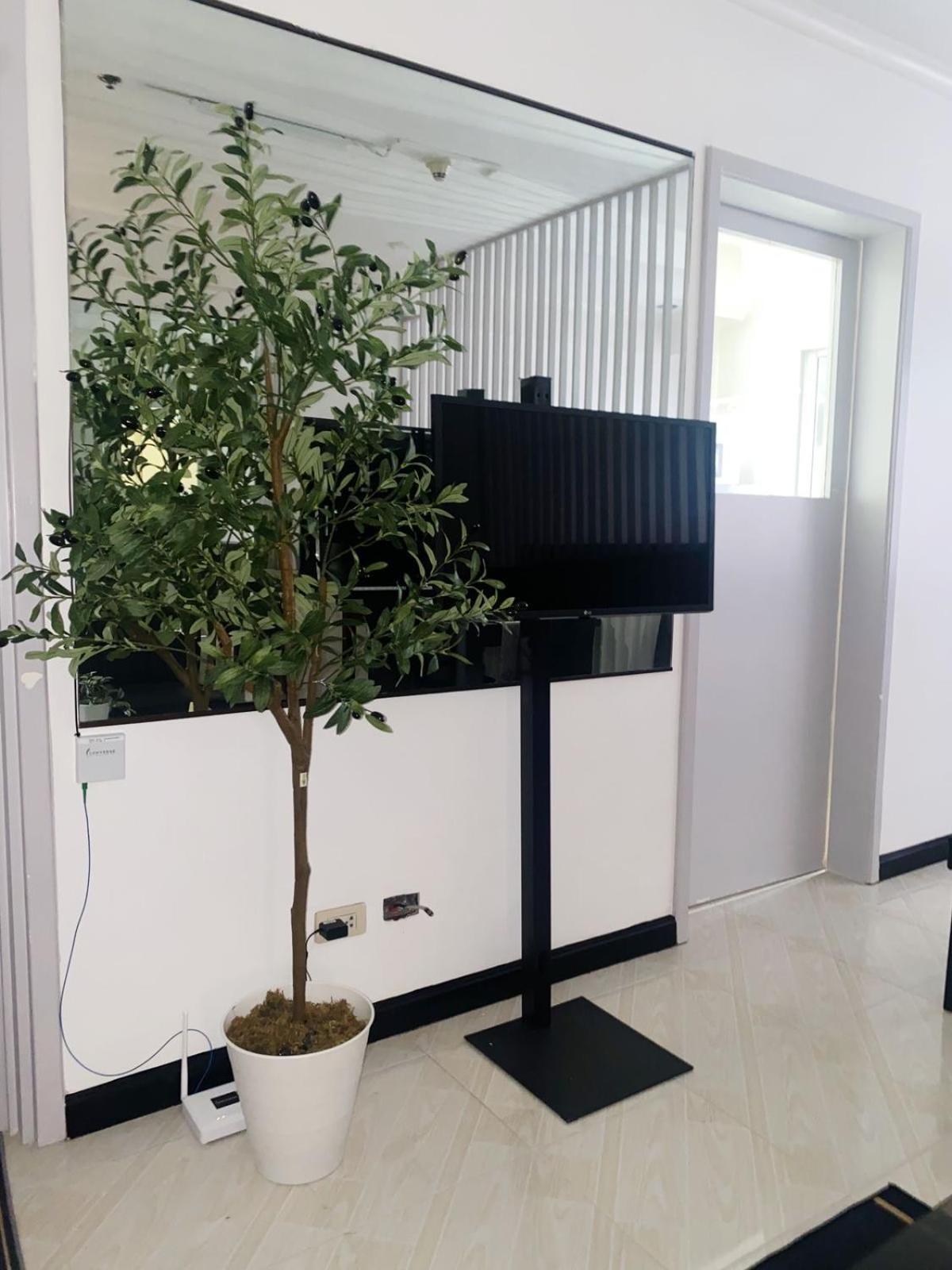 Cozy 2-Bedroom At South Of Market Soma Bgc Near Sm Aura, Market! Market! & Bonifacio High Street Taguig Kültér fotó