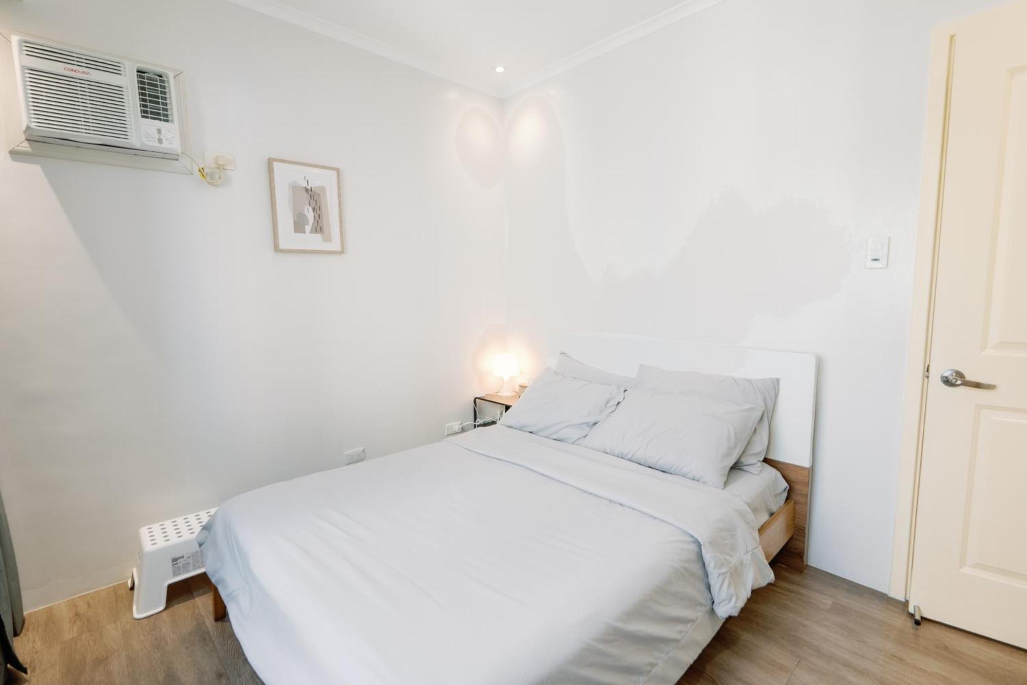Cozy 2-Bedroom At South Of Market Soma Bgc Near Sm Aura, Market! Market! & Bonifacio High Street Taguig Kültér fotó