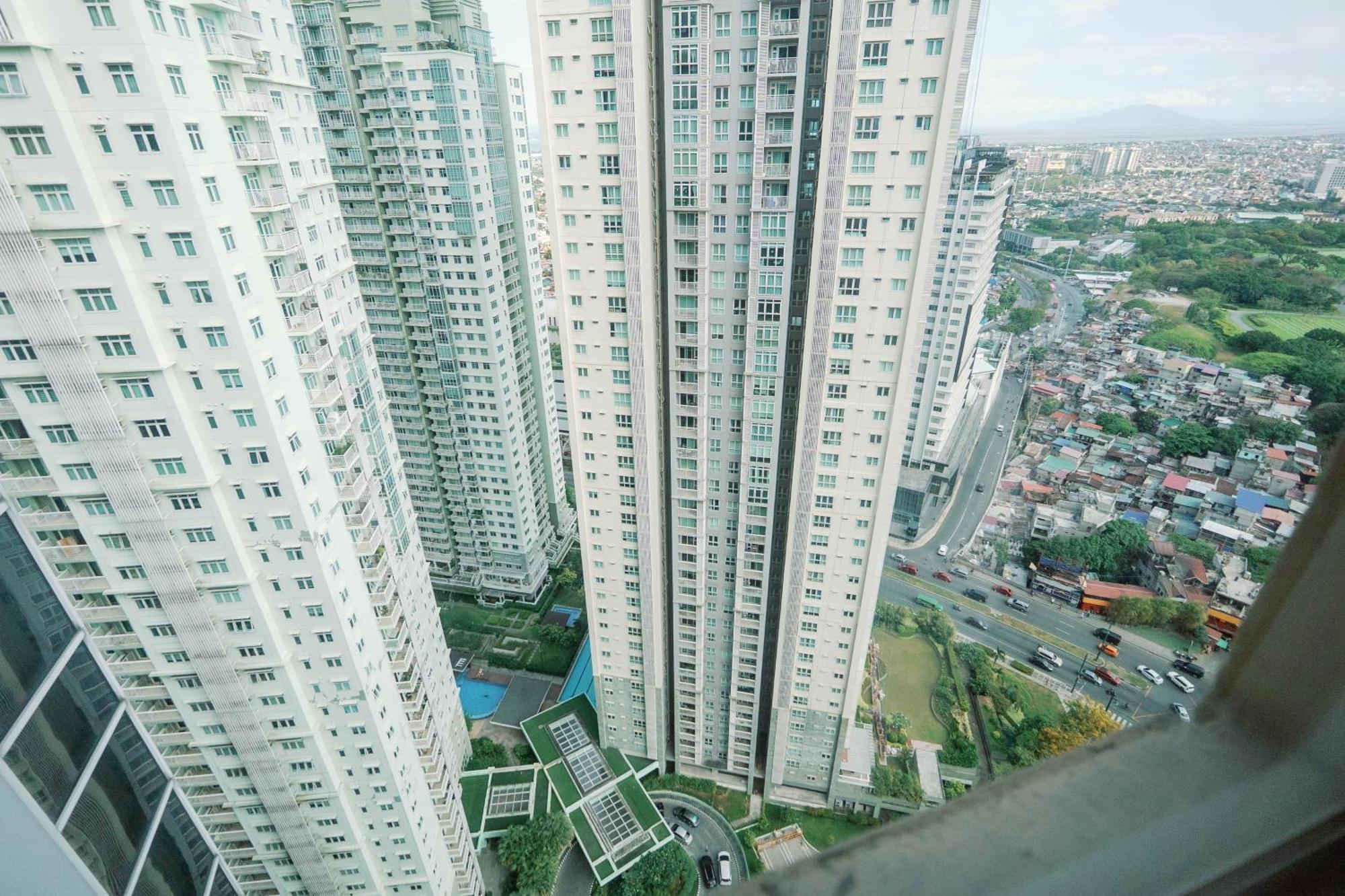 Cozy 2-Bedroom At South Of Market Soma Bgc Near Sm Aura, Market! Market! & Bonifacio High Street Taguig Kültér fotó