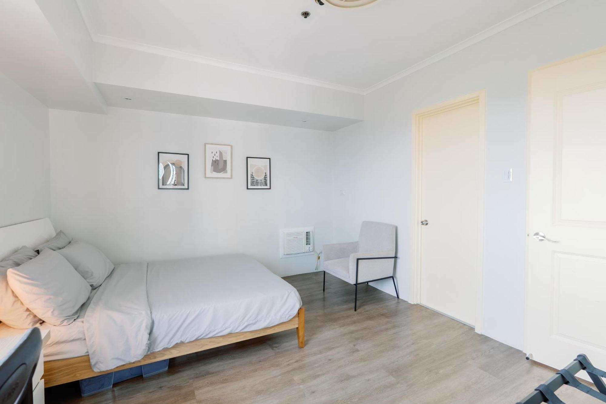 Cozy 2-Bedroom At South Of Market Soma Bgc Near Sm Aura, Market! Market! & Bonifacio High Street Taguig Kültér fotó