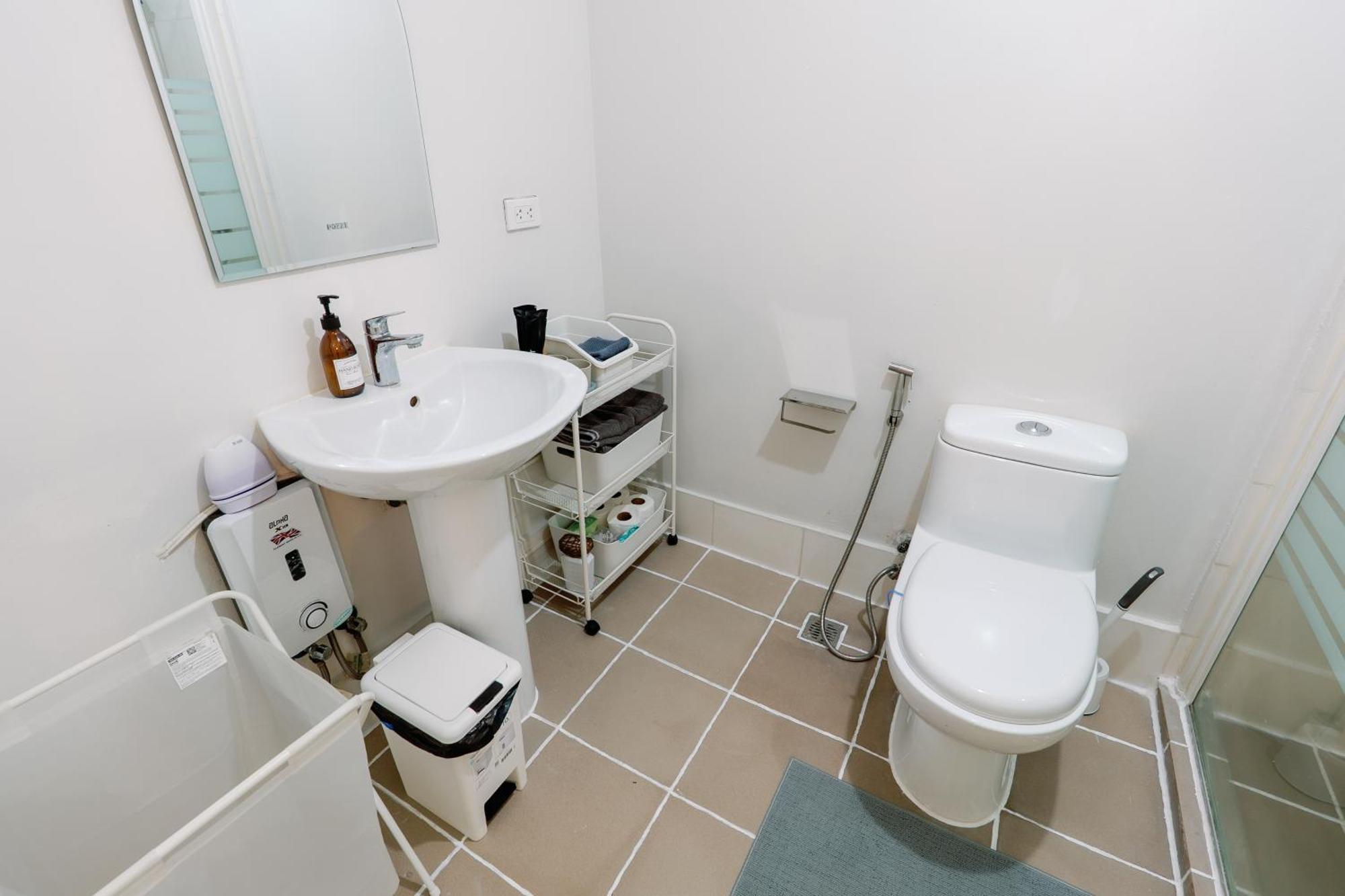Cozy 2-Bedroom At South Of Market Soma Bgc Near Sm Aura, Market! Market! & Bonifacio High Street Taguig Kültér fotó